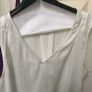 Banana Republic satin like cami in creme.